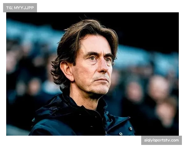 阿贾克斯官方宣布，主教练因战绩不佳下课